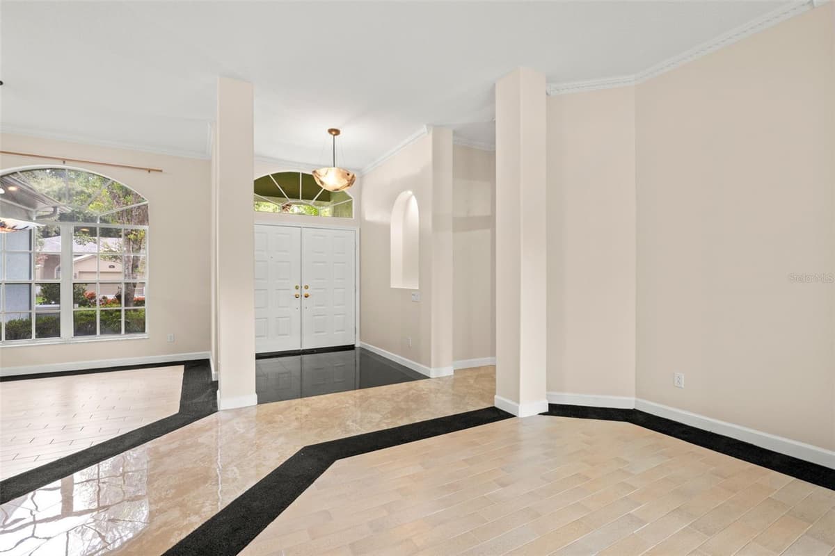 5501 STAG THICKET LANE — photo 6 of 58