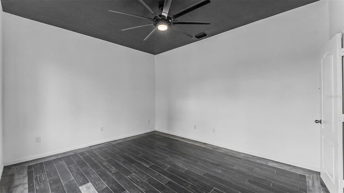 2041 HEARTLAND CIRCLE — photo 34 of 55