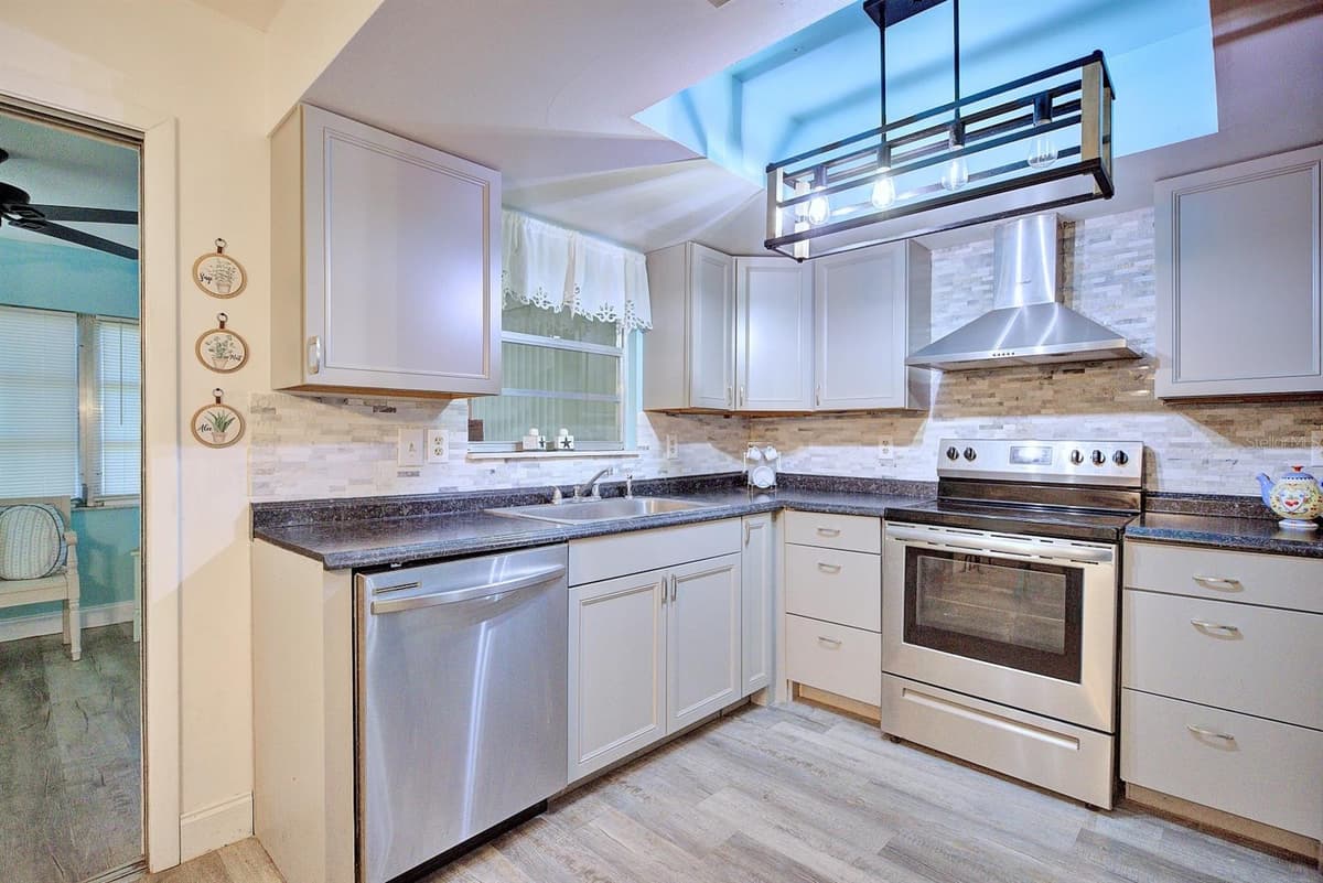 306 LARK TERRACE — photo 10 of 27