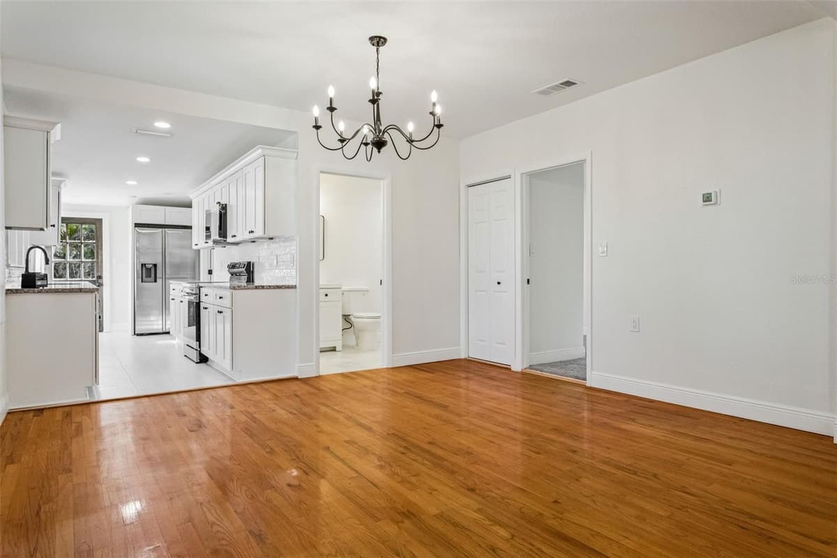 511 FRANCES AVENUE — photo 9 of 23