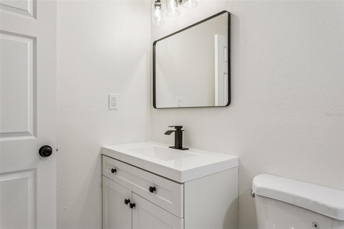 511 FRANCES AVENUE — photo 13 of 23