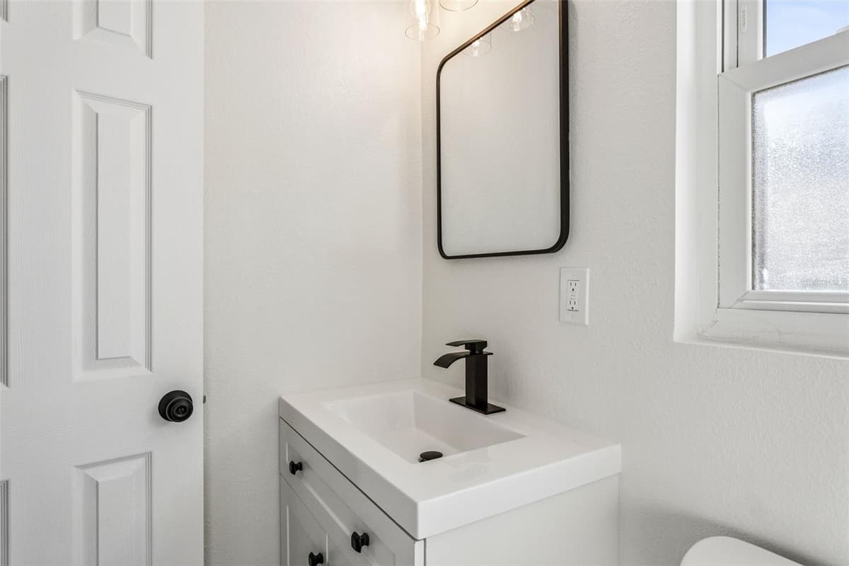 511 FRANCES AVENUE — photo 17 of 23