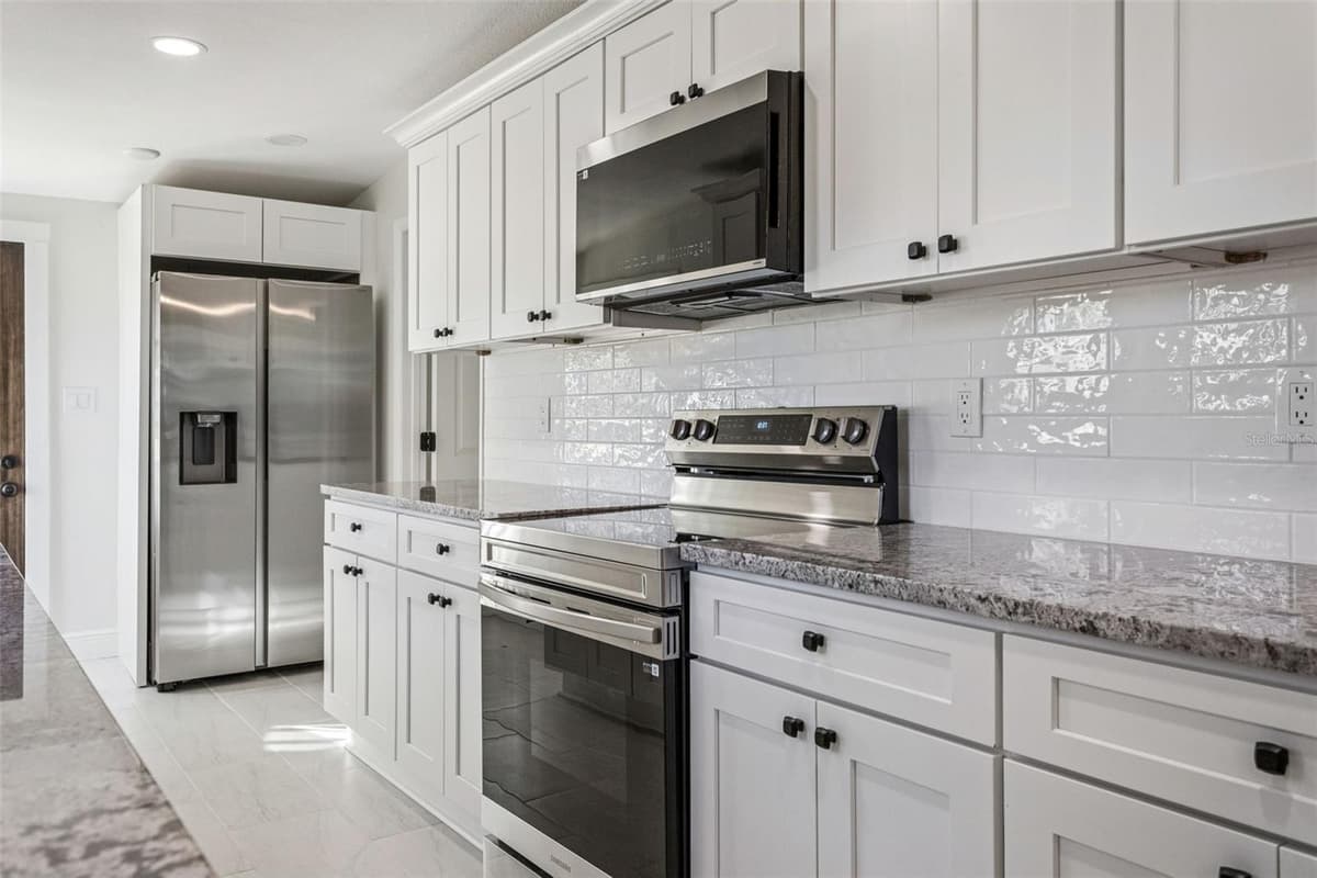 511 FRANCES AVENUE — photo 11 of 23