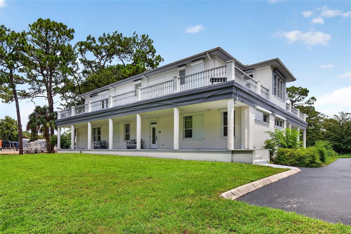 268 SUNCOAST BOULEVARD — photo 3 of 51