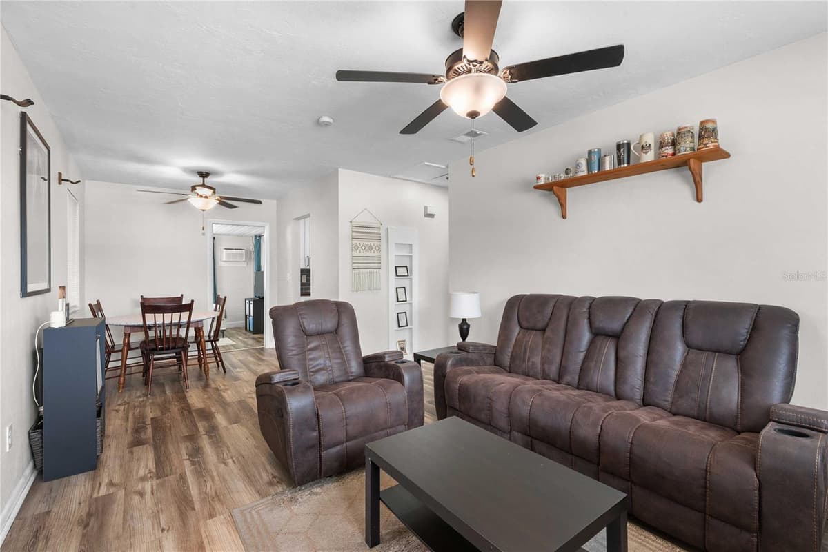 215 ABBEYVILLE STREET — photo 11 of 41
