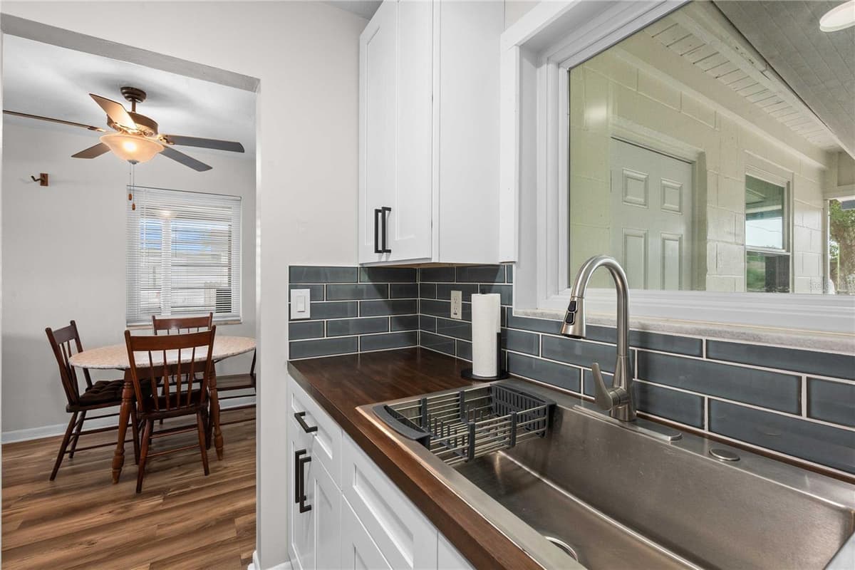 215 ABBEYVILLE STREET — photo 6 of 41