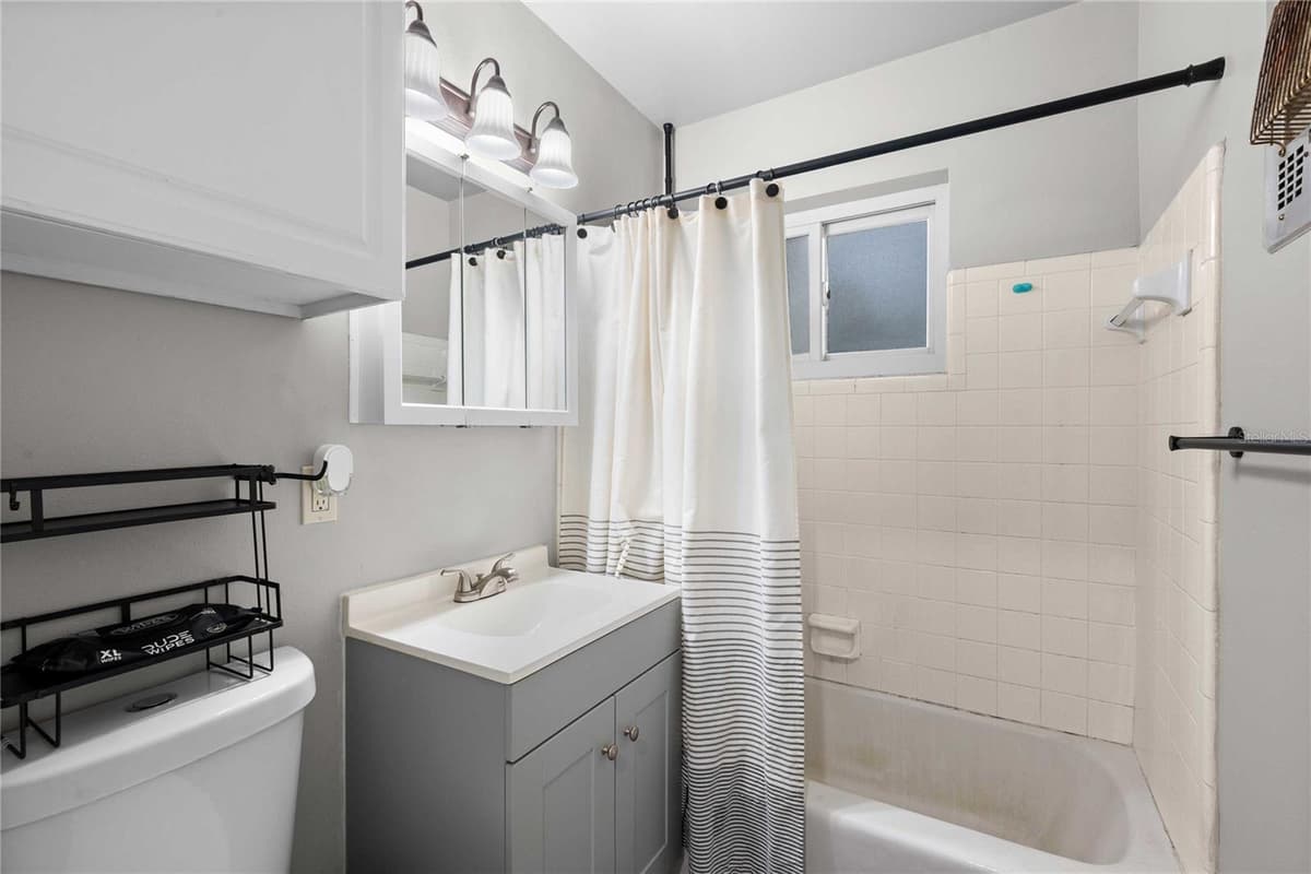 215 ABBEYVILLE STREET — photo 18 of 41