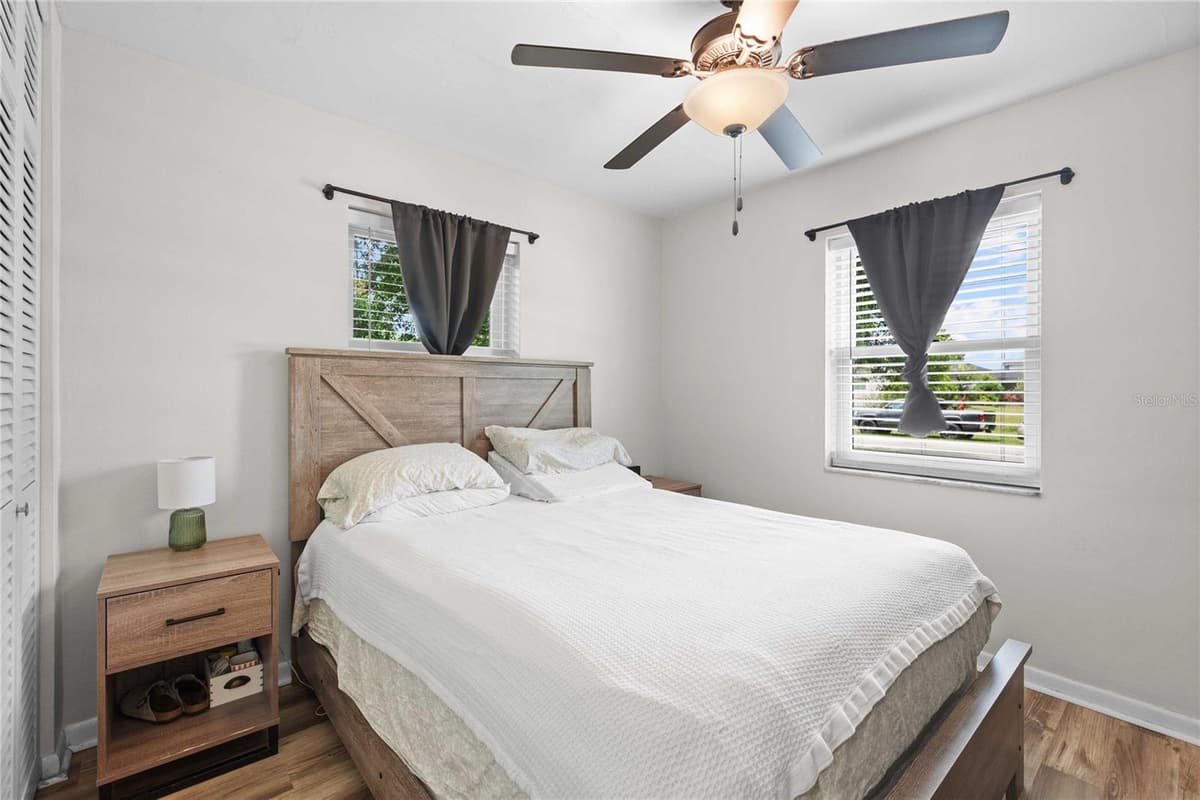 215 ABBEYVILLE STREET — photo 15 of 41