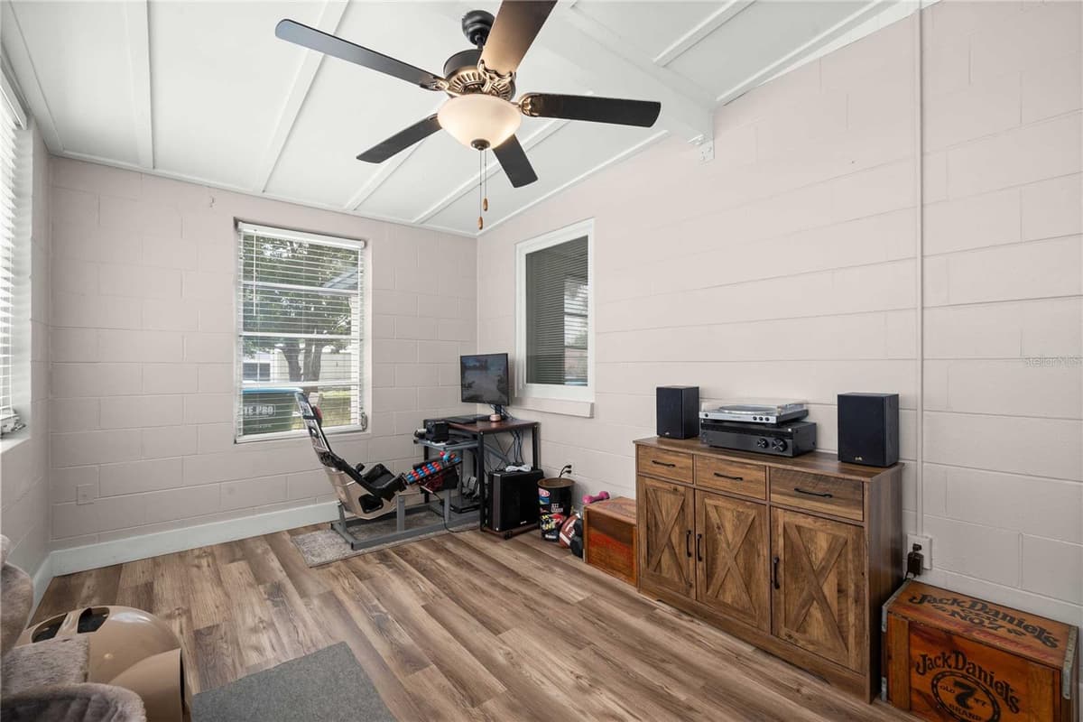 215 ABBEYVILLE STREET — photo 23 of 41