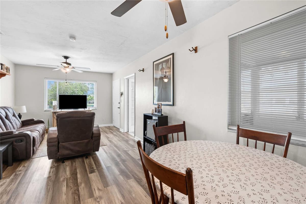 215 ABBEYVILLE STREET — photo 14 of 41