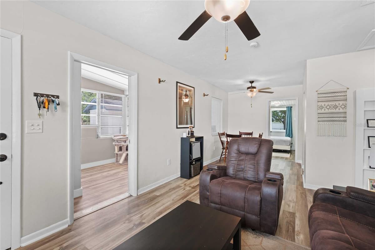 215 ABBEYVILLE STREET — photo 12 of 41