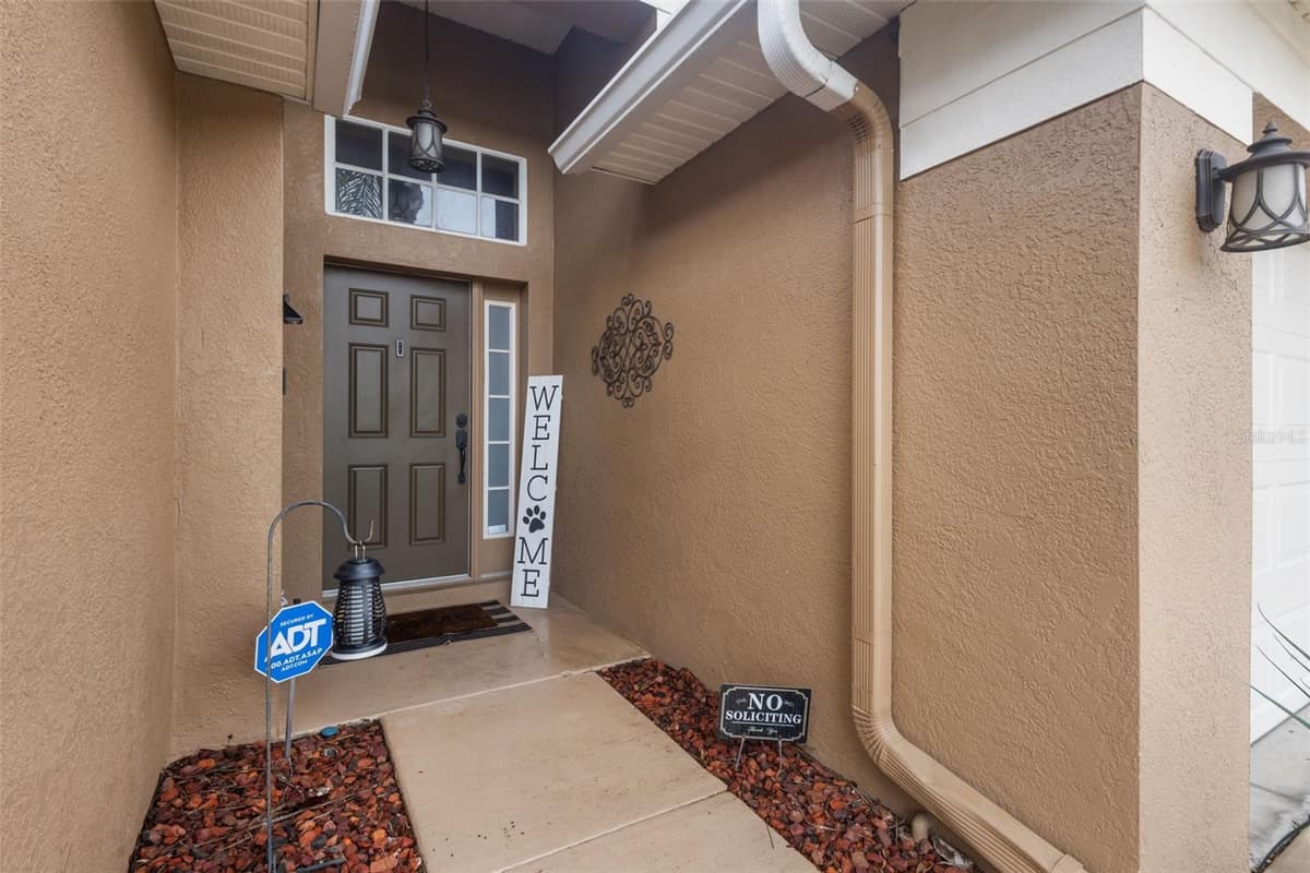 4940 HIDDEN HILLS LANE — photo 3 of 32