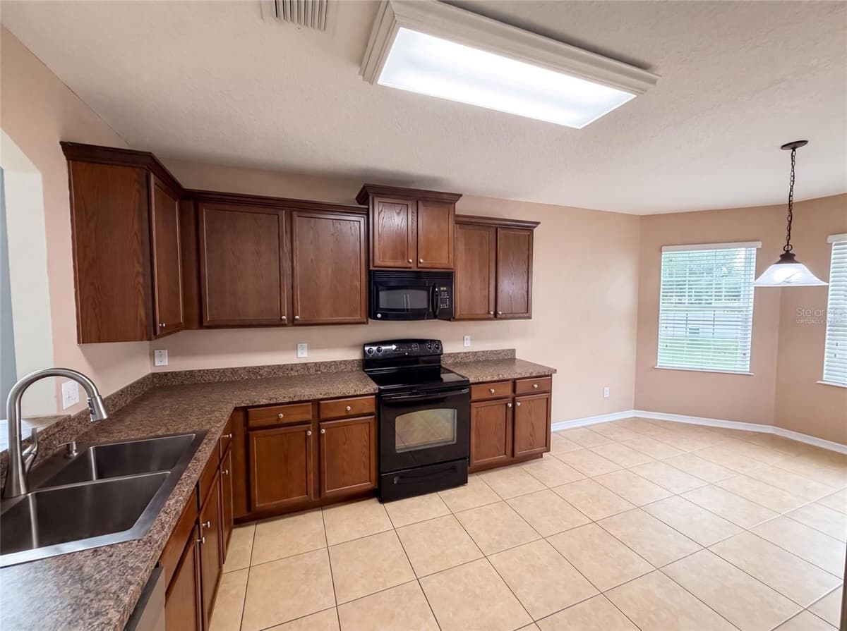 12902 SCOUT COURT — photo 2 of 23