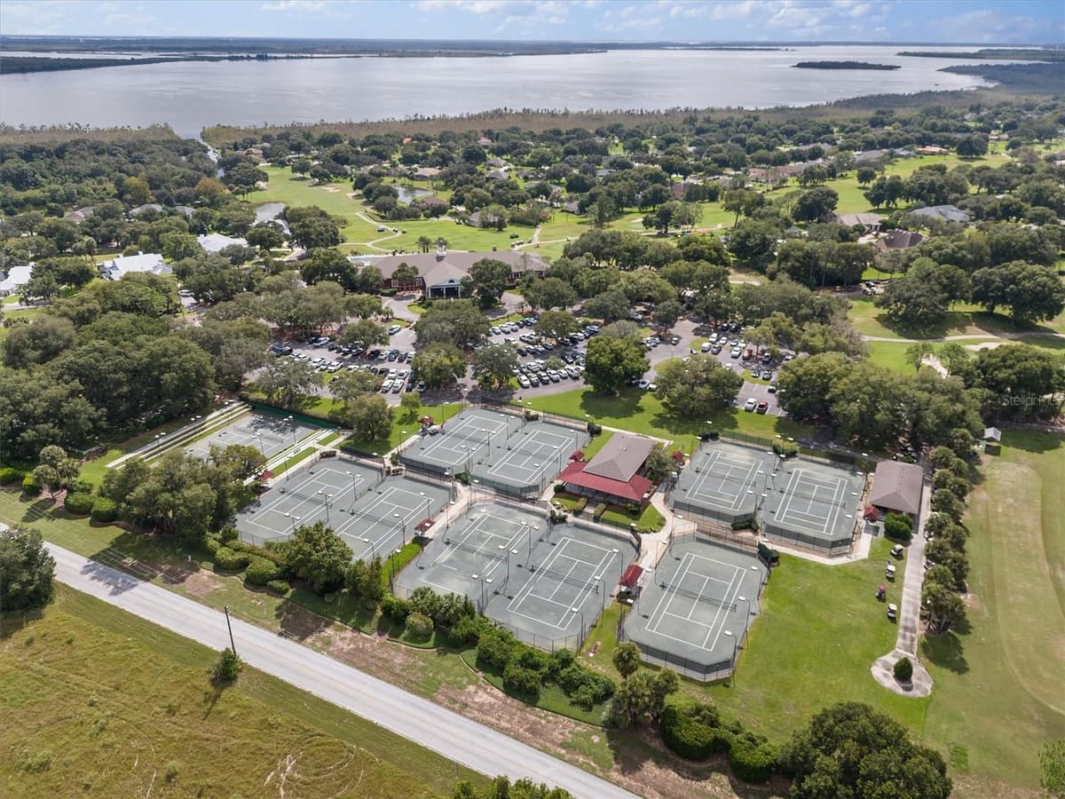 6133 LANDINGS BOULEVARD — photo 33 of 34