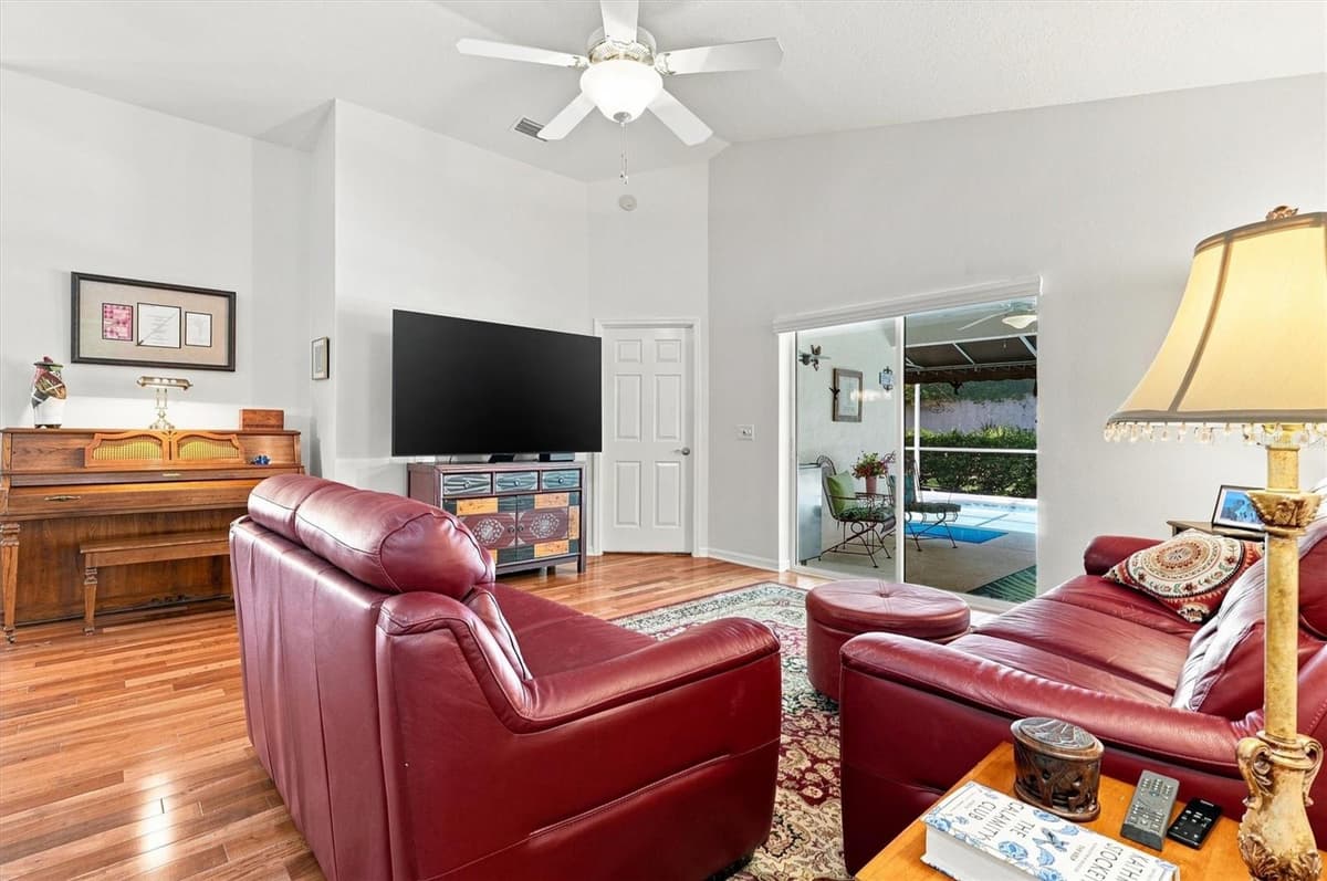 6133 LANDINGS BOULEVARD — photo 4 of 34