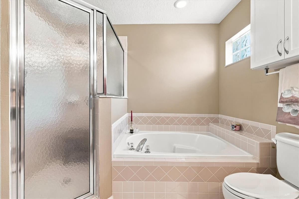 6133 LANDINGS BOULEVARD — photo 15 of 34