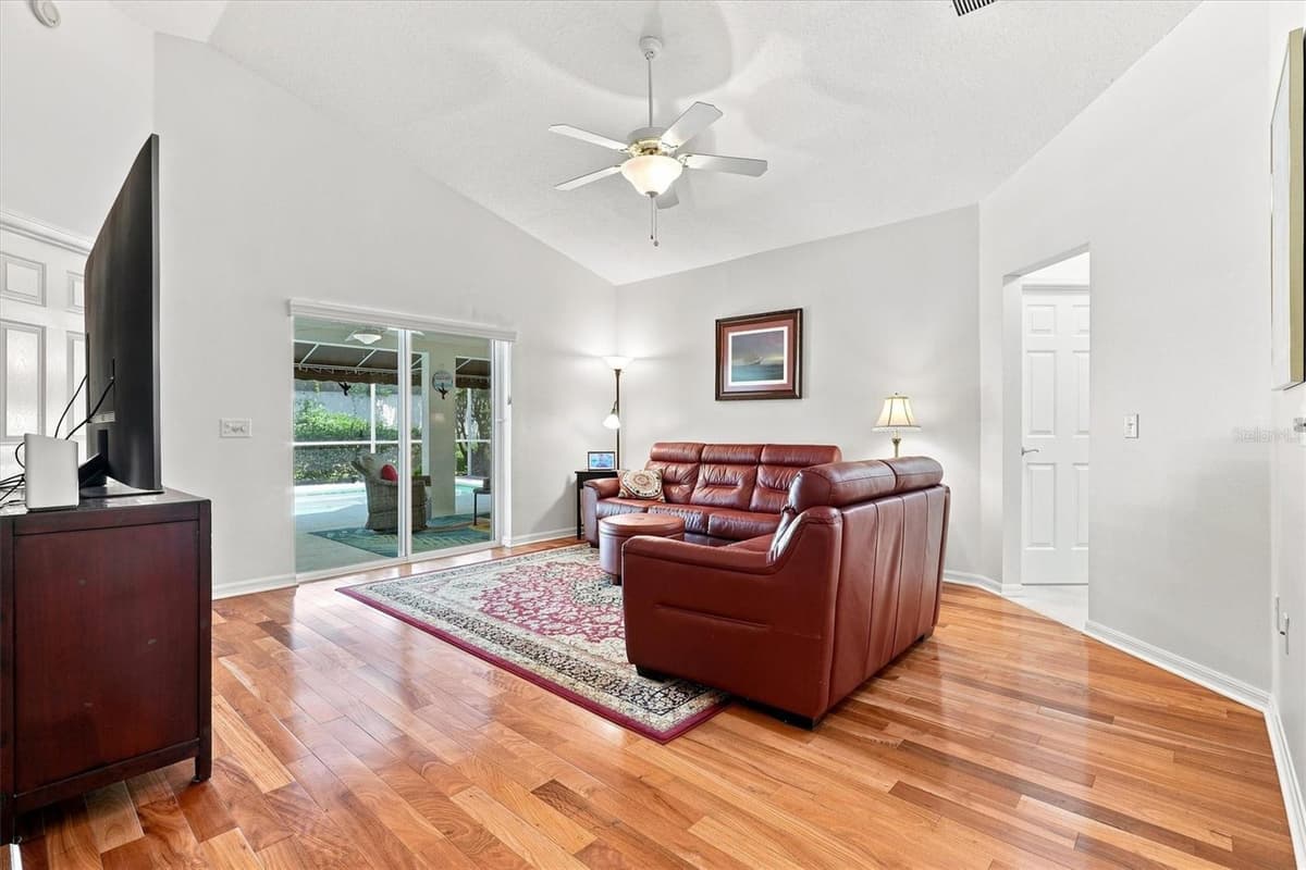 6133 LANDINGS BOULEVARD — photo 10 of 34