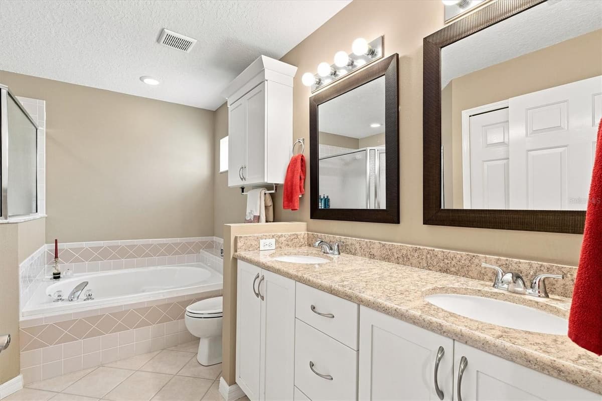 6133 LANDINGS BOULEVARD — photo 14 of 34