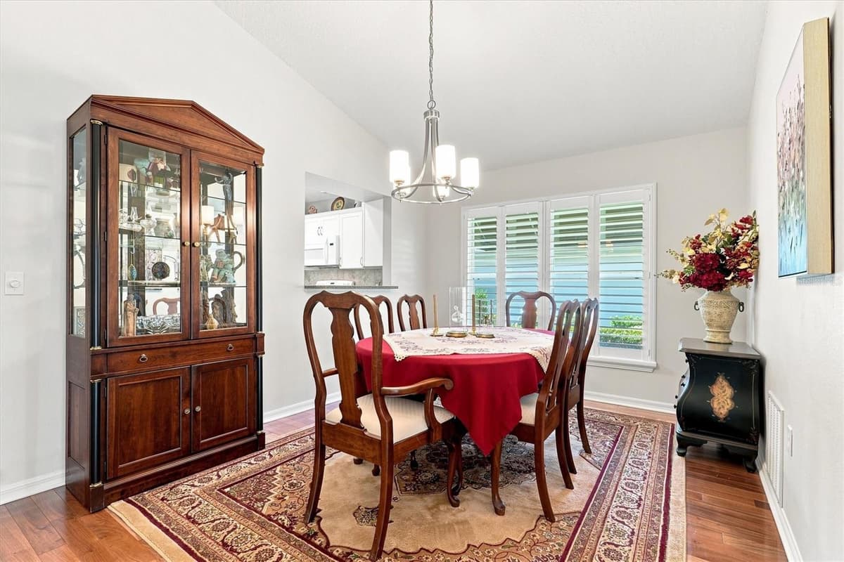 6133 LANDINGS BOULEVARD — photo 9 of 34