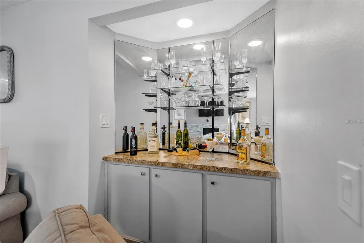 3943 TROPHY BOULEVARD — photo 15 of 28