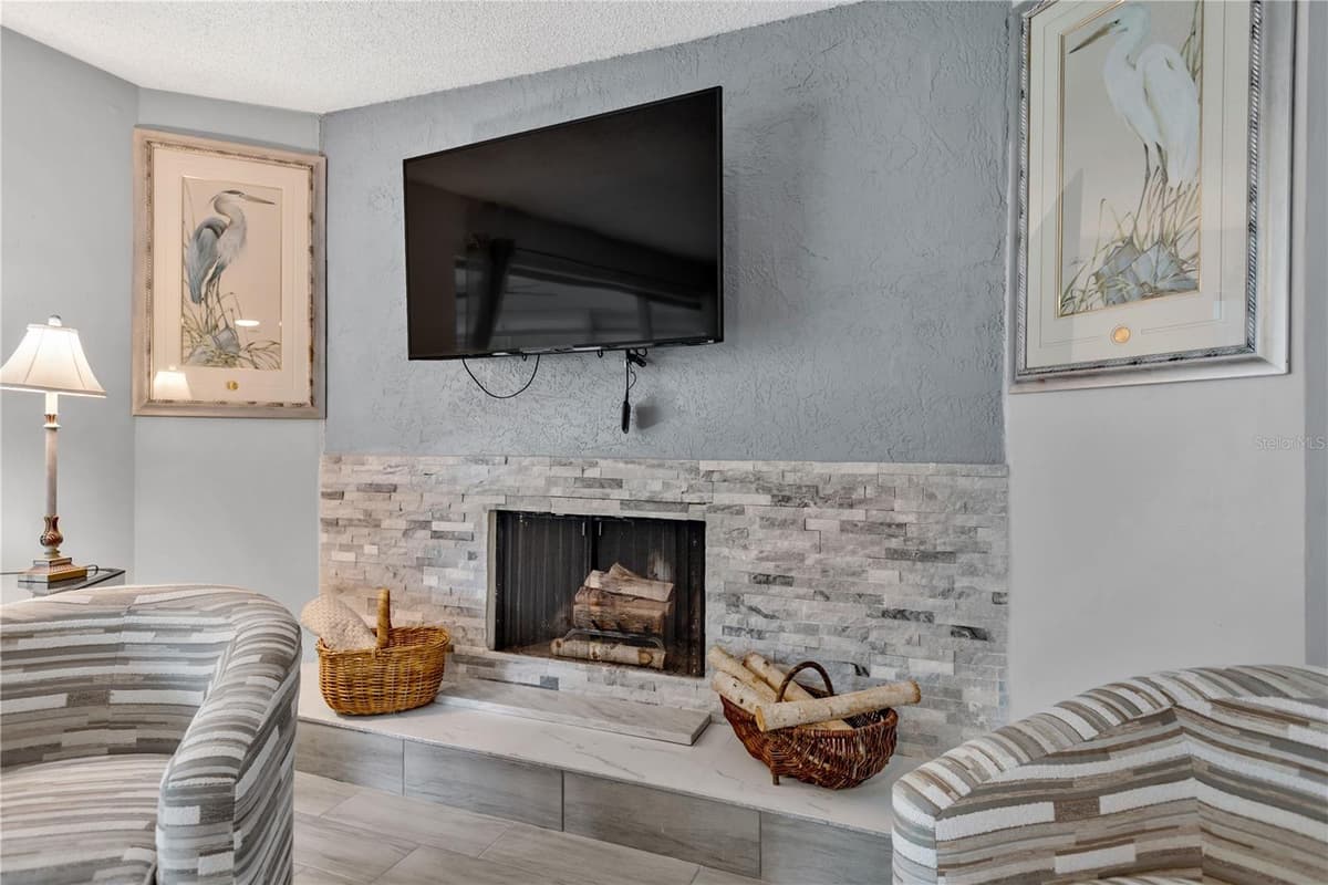 3943 TROPHY BOULEVARD — photo 11 of 28