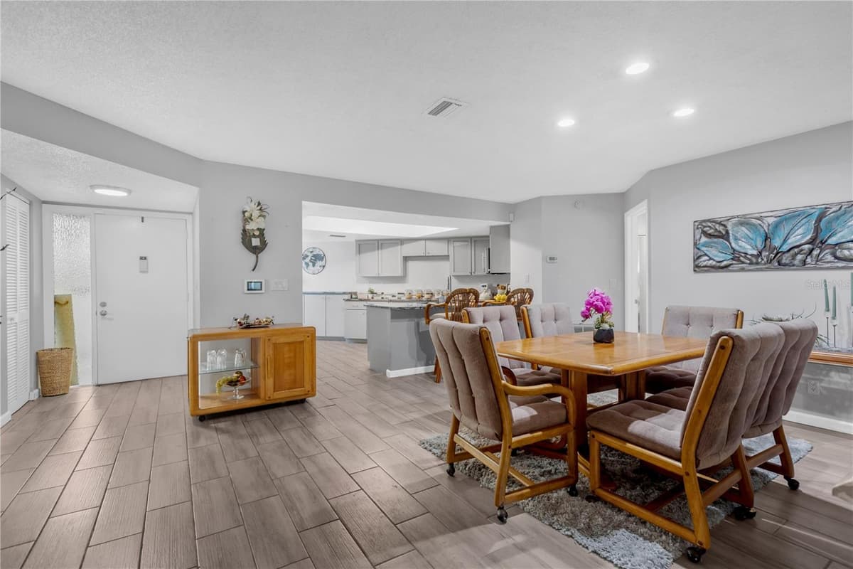 3943 TROPHY BOULEVARD — photo 9 of 28
