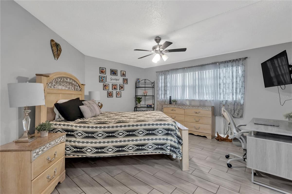 3943 TROPHY BOULEVARD — photo 21 of 28
