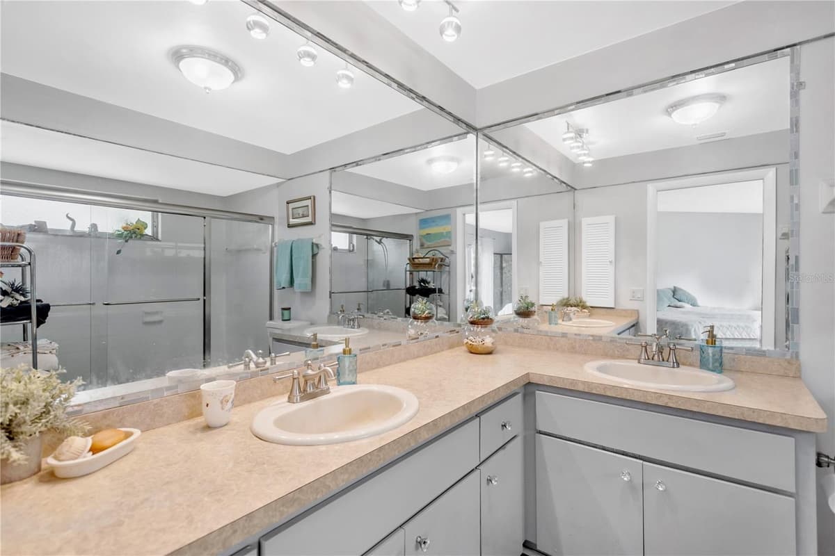 3943 TROPHY BOULEVARD — photo 19 of 28