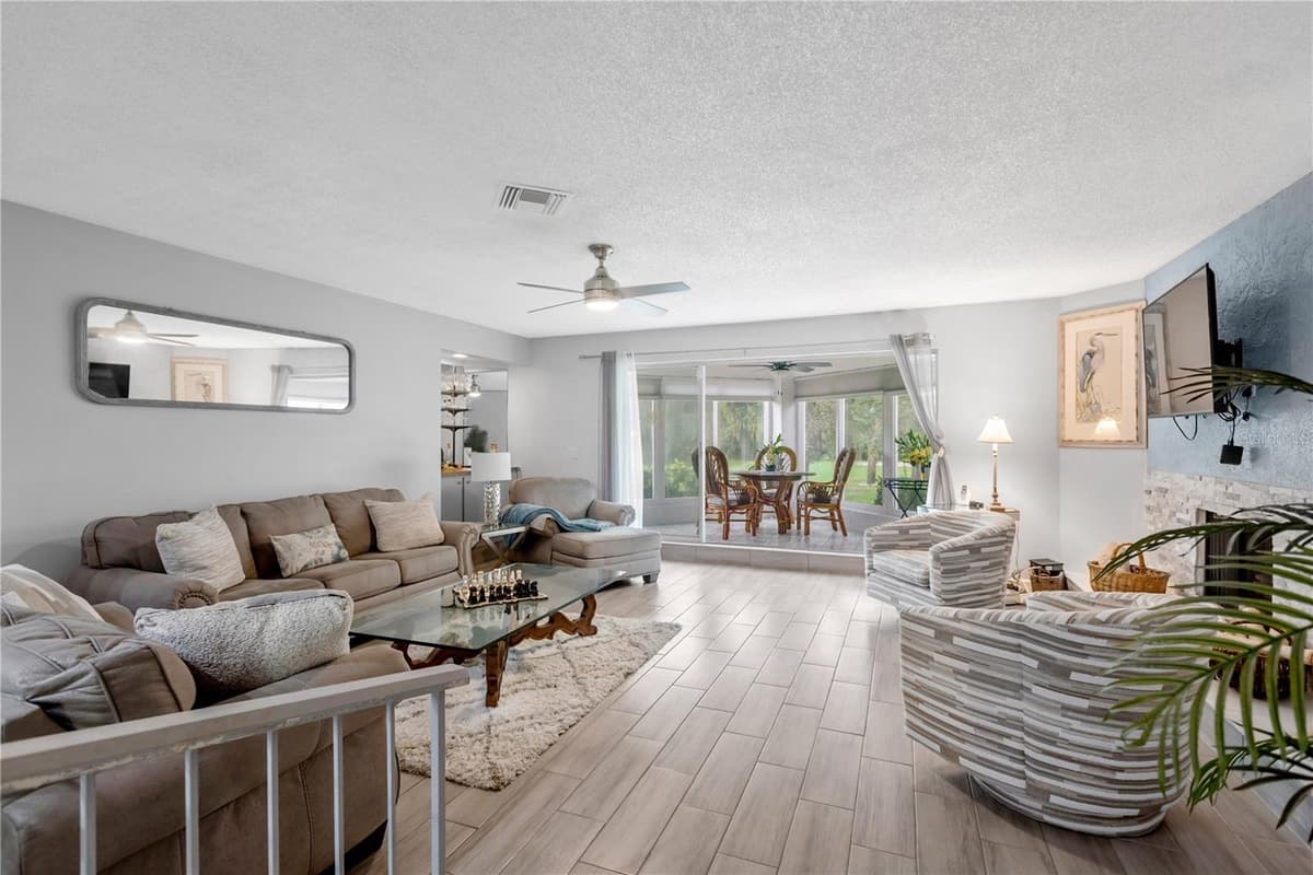 3943 TROPHY BOULEVARD — photo 10 of 28