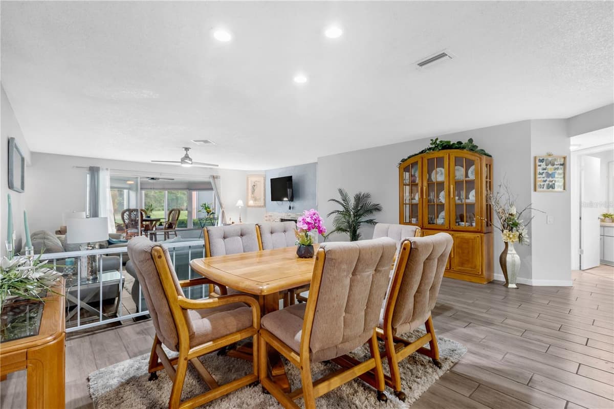 3943 TROPHY BOULEVARD — photo 8 of 28