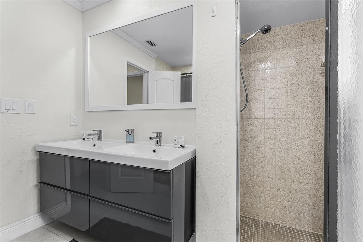 2368 PELLAM BOULEVARD — photo 20 of 26