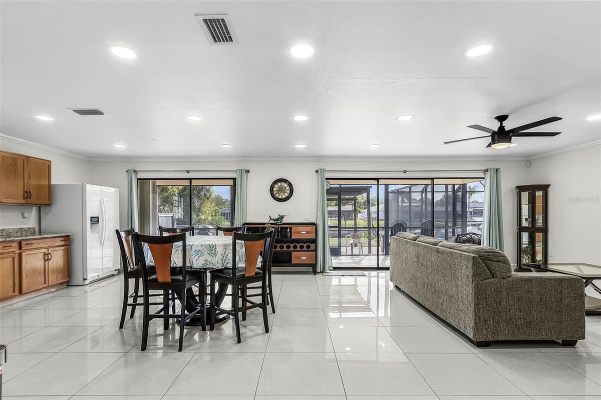 2368 PELLAM BOULEVARD — photo 8 of 26
