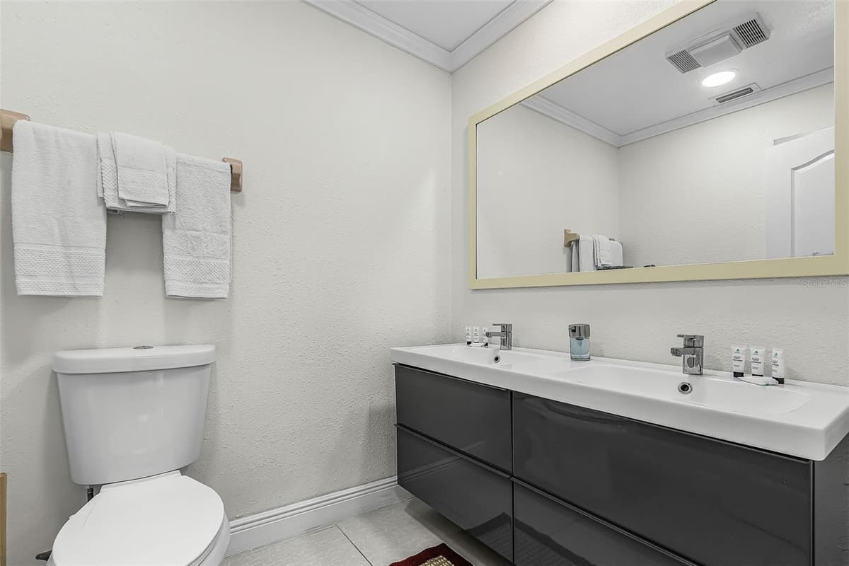 2368 PELLAM BOULEVARD — photo 16 of 26