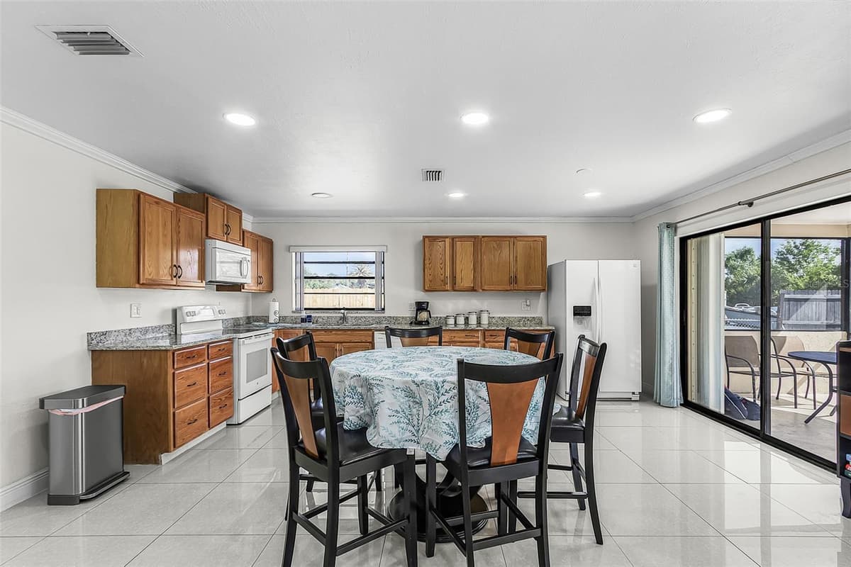 2368 PELLAM BOULEVARD — photo 11 of 26