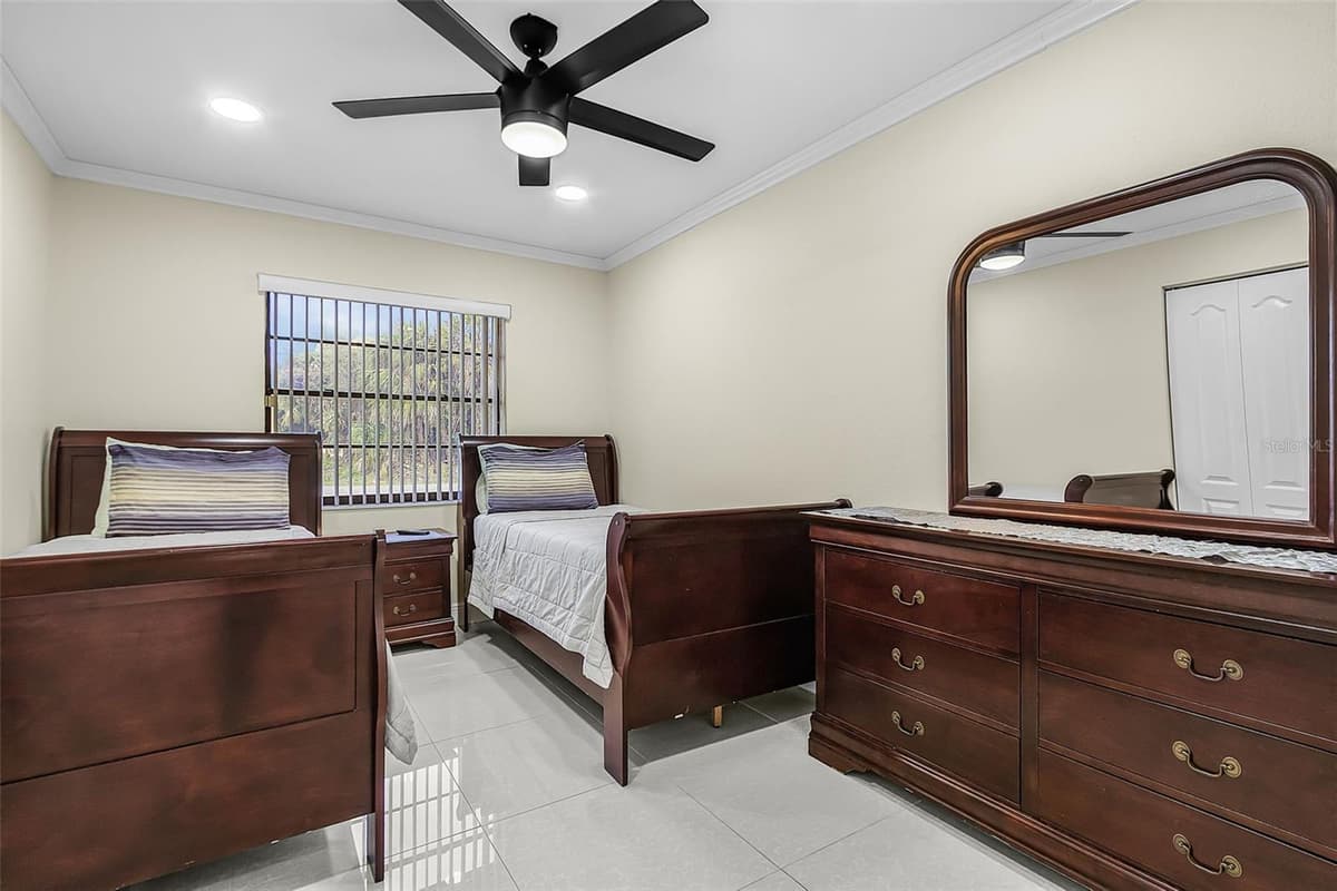 2368 PELLAM BOULEVARD — photo 18 of 26