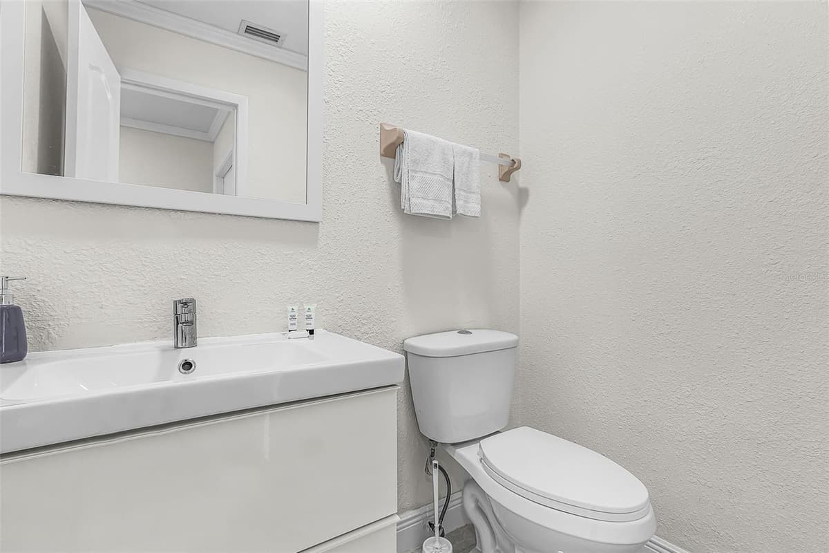 2368 PELLAM BOULEVARD — photo 22 of 26