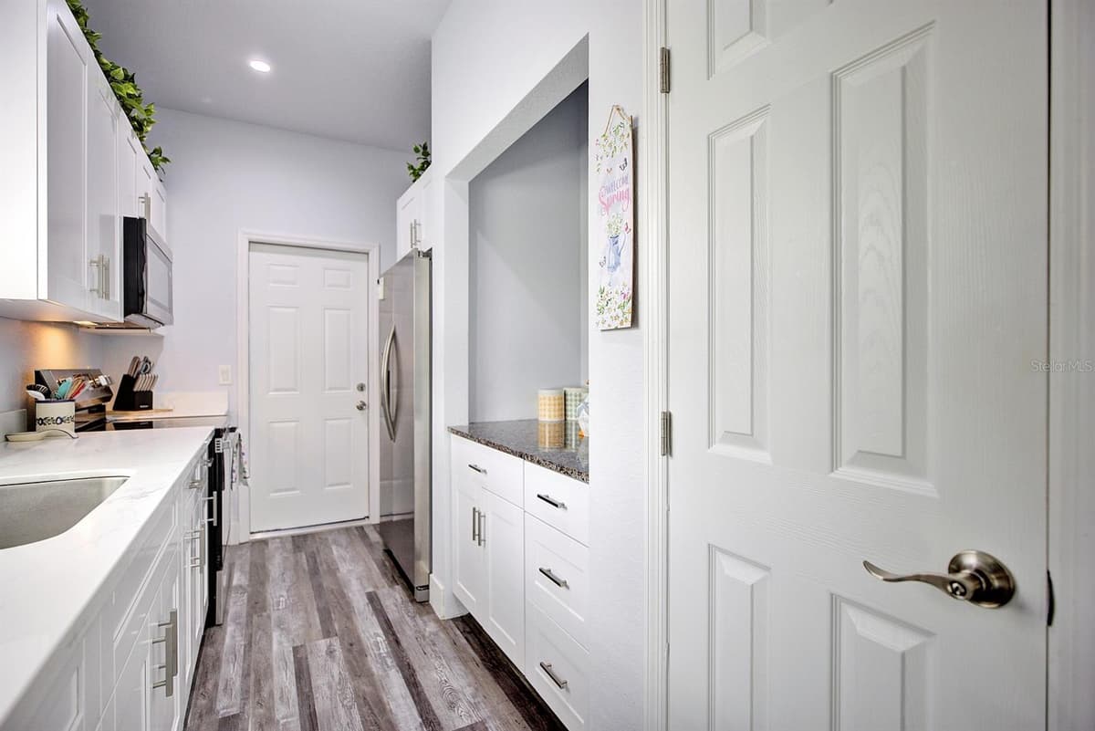 230 CANAL WAY — photo 4 of 14