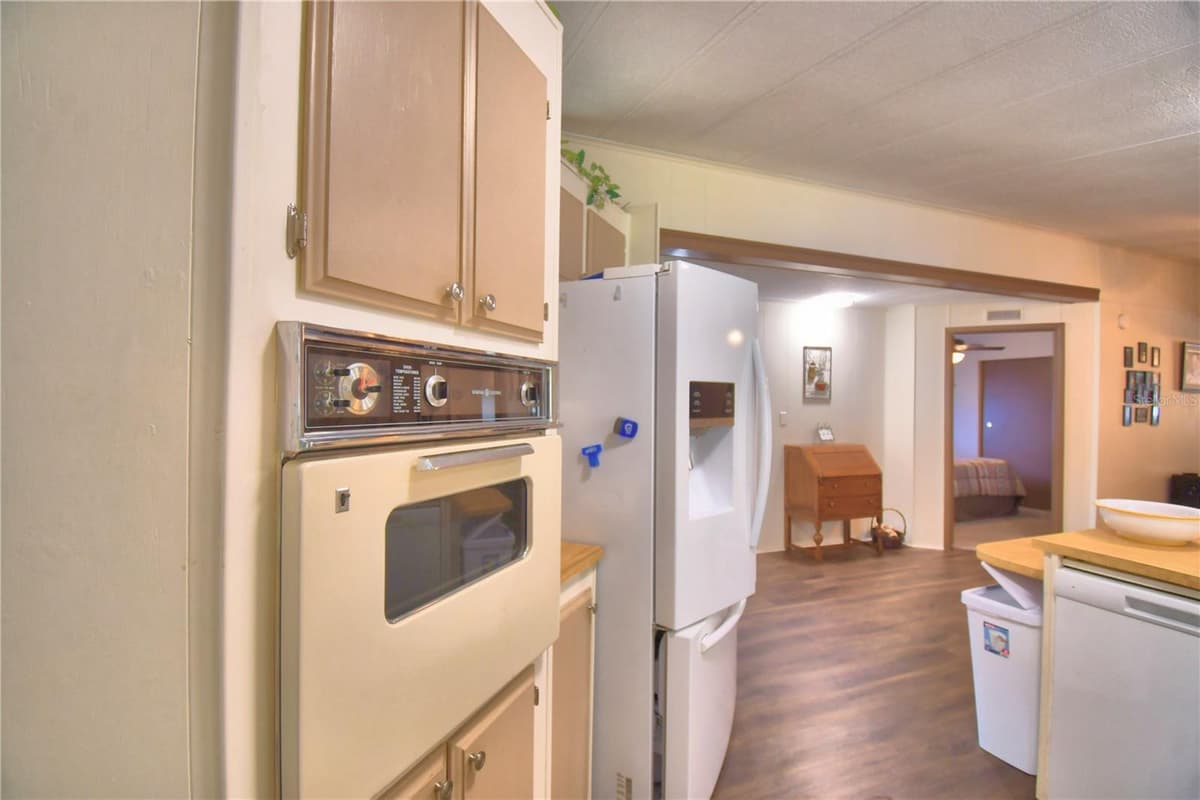 4234 ROLLING OAKS DRIVE — photo 18 of 76