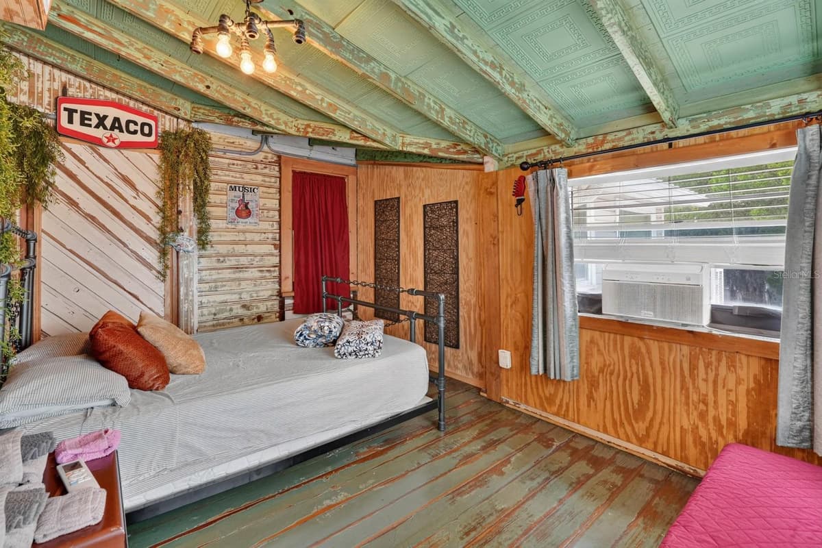 31 SANFORD STREET — photo 32 of 64