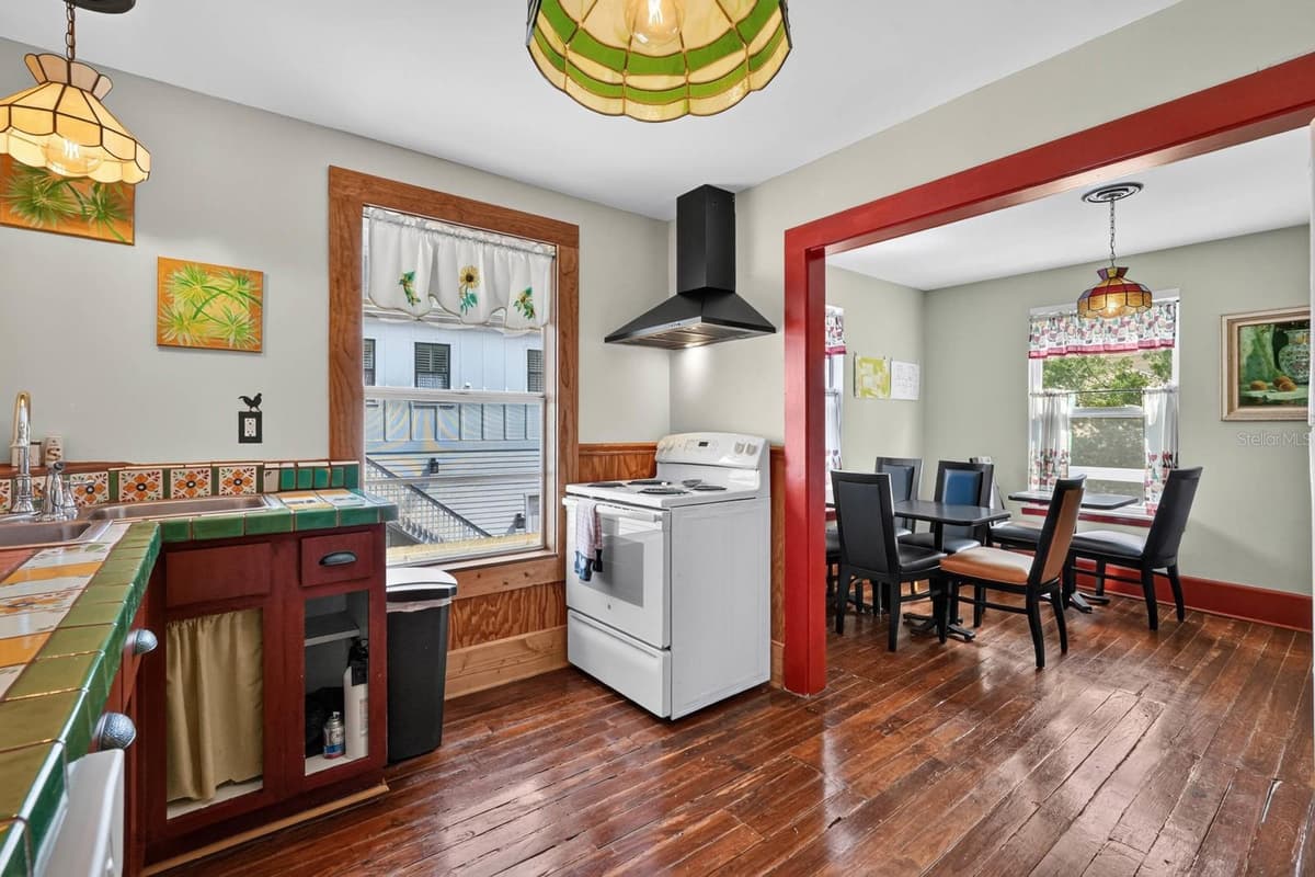 31 SANFORD STREET — photo 17 of 64