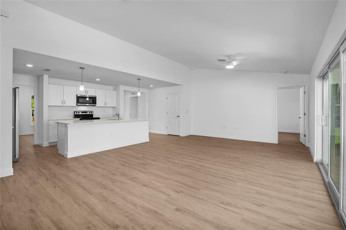 4462 AMARI ROAD — photo 5 of 11