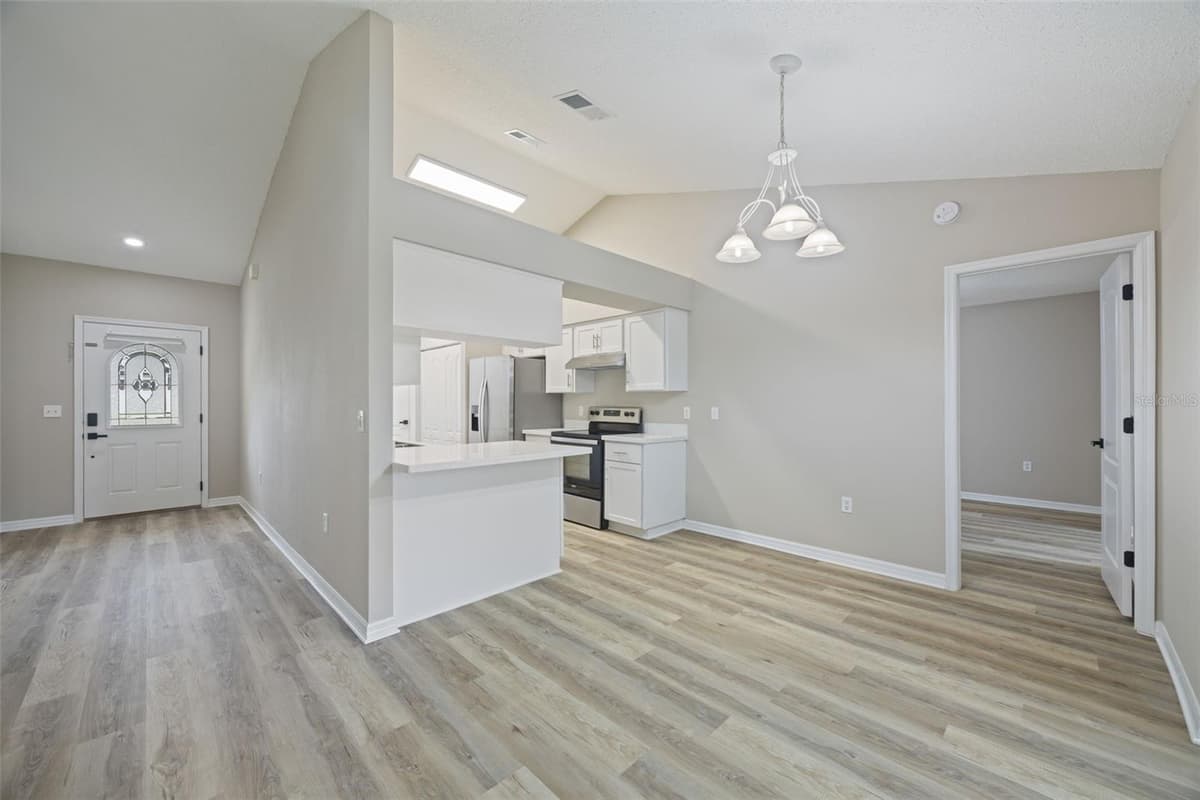 643 LAKEMONT DR — photo 16 of 43