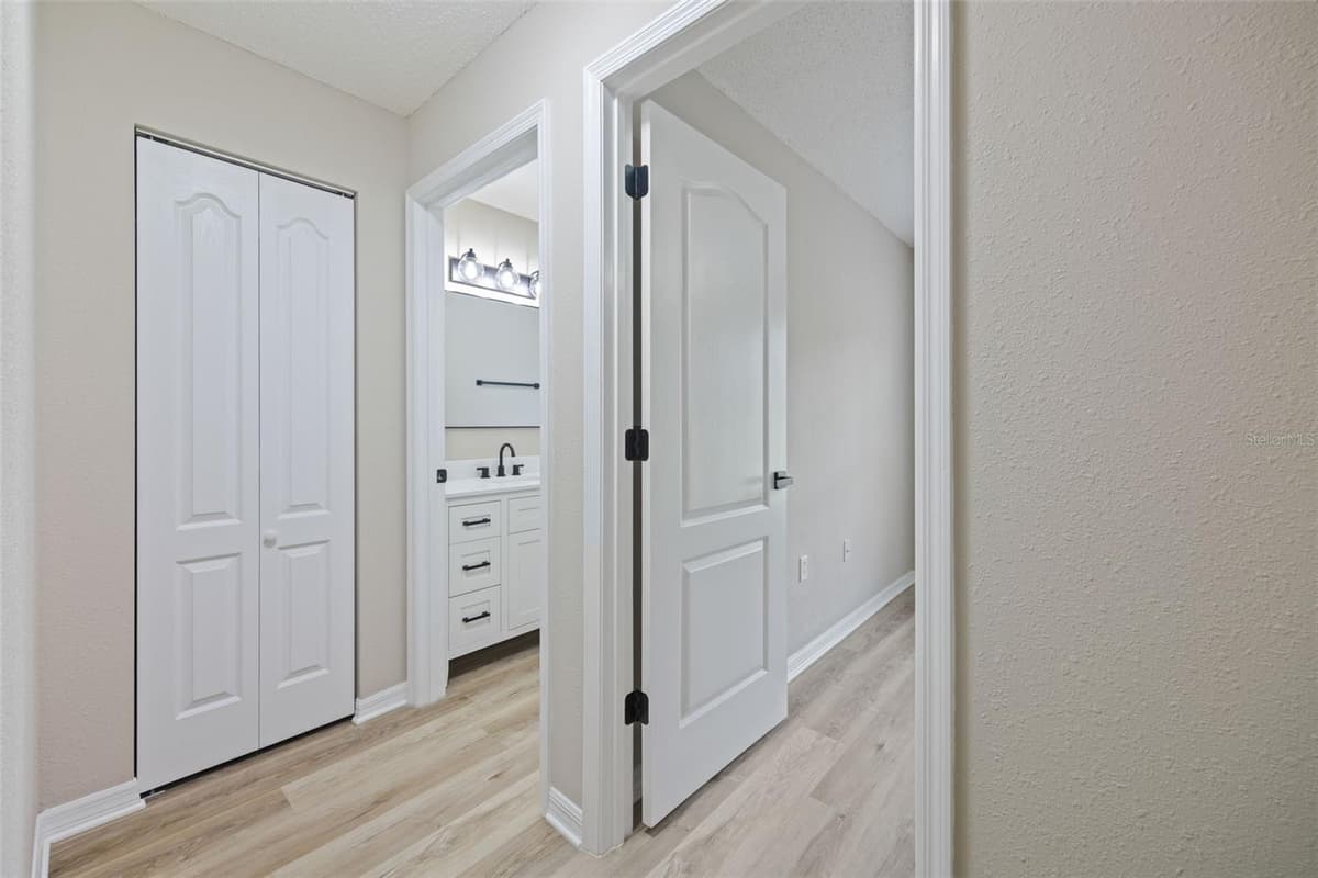 643 LAKEMONT DR — photo 10 of 43