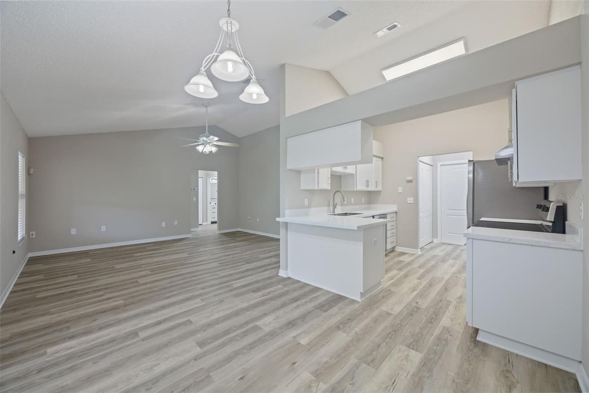 643 LAKEMONT DR — photo 17 of 43
