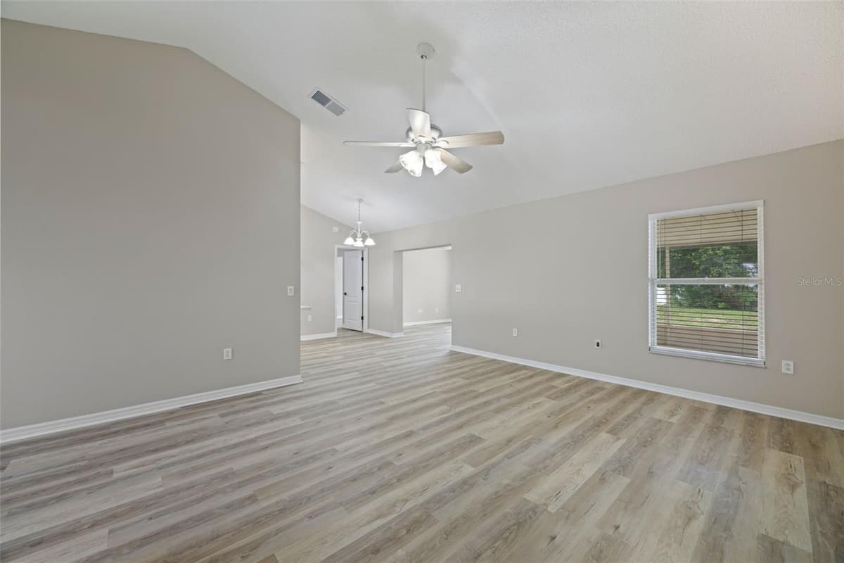 643 LAKEMONT DR — photo 9 of 43