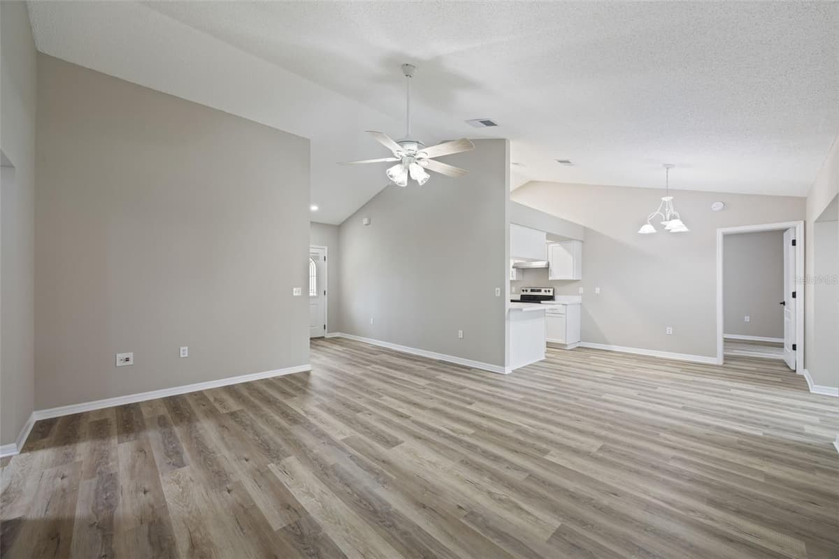 643 LAKEMONT DR — photo 8 of 43