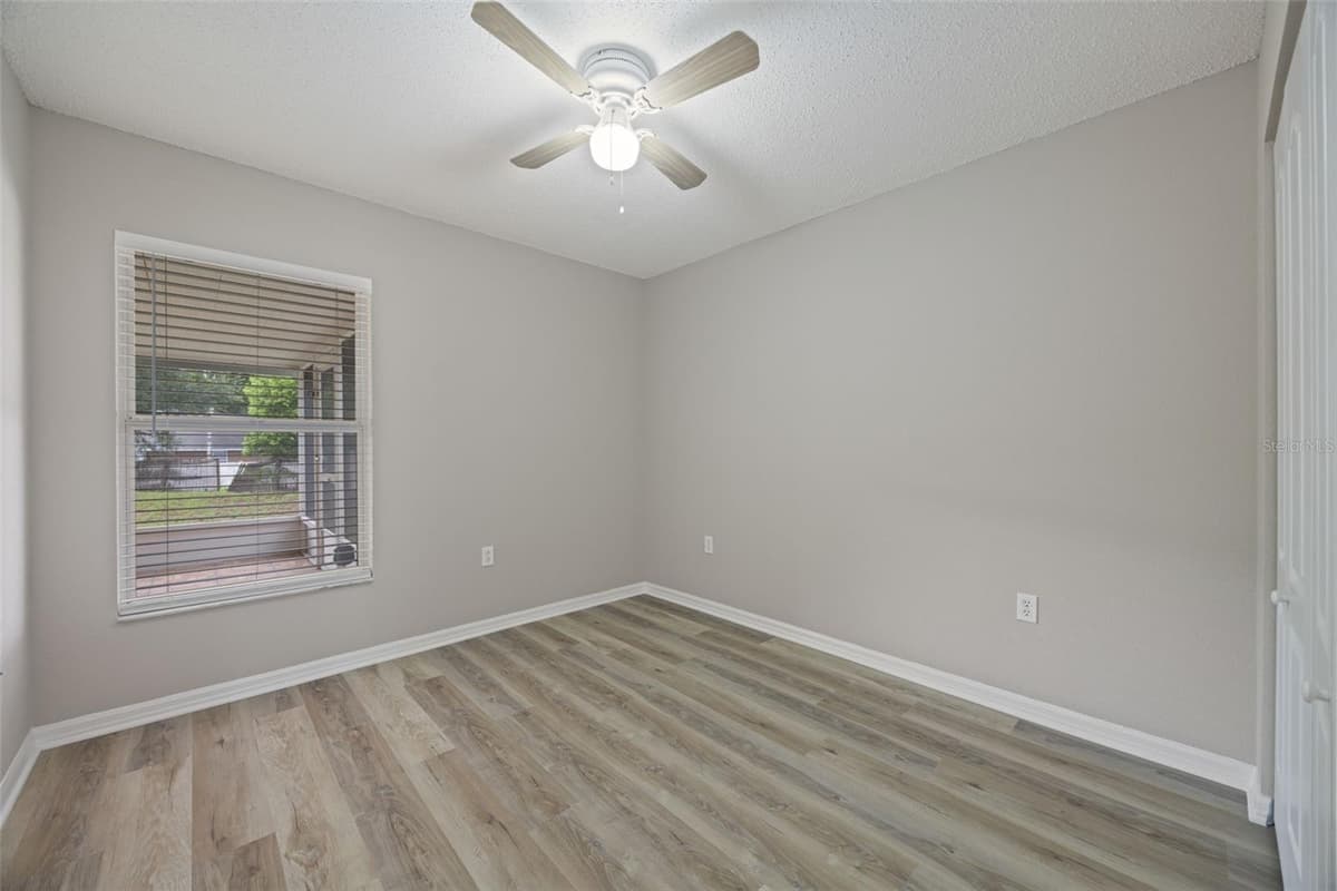 643 LAKEMONT DR — photo 14 of 43
