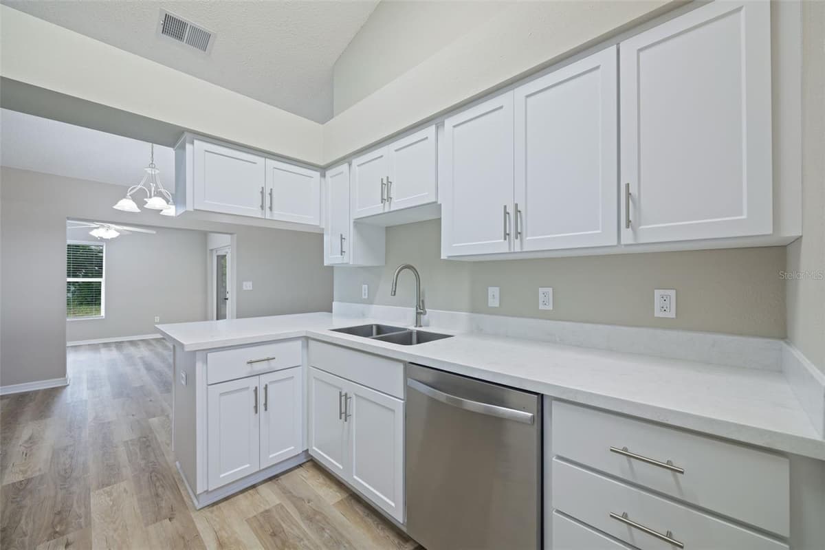 643 LAKEMONT DR — photo 19 of 43