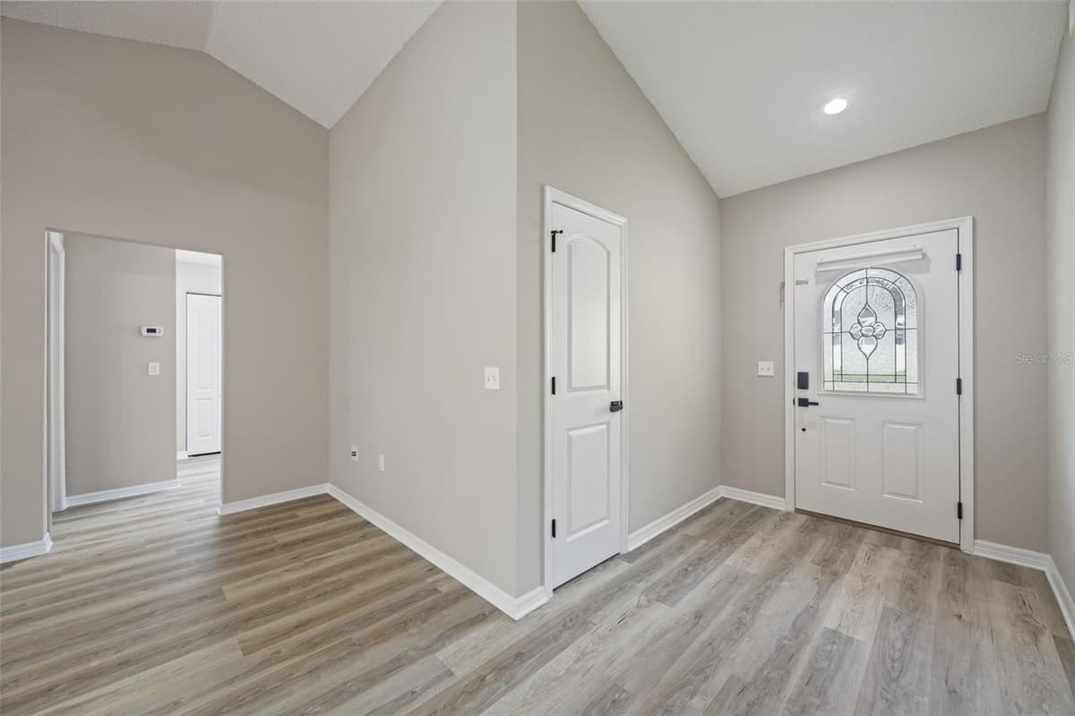 643 LAKEMONT DR — photo 6 of 43