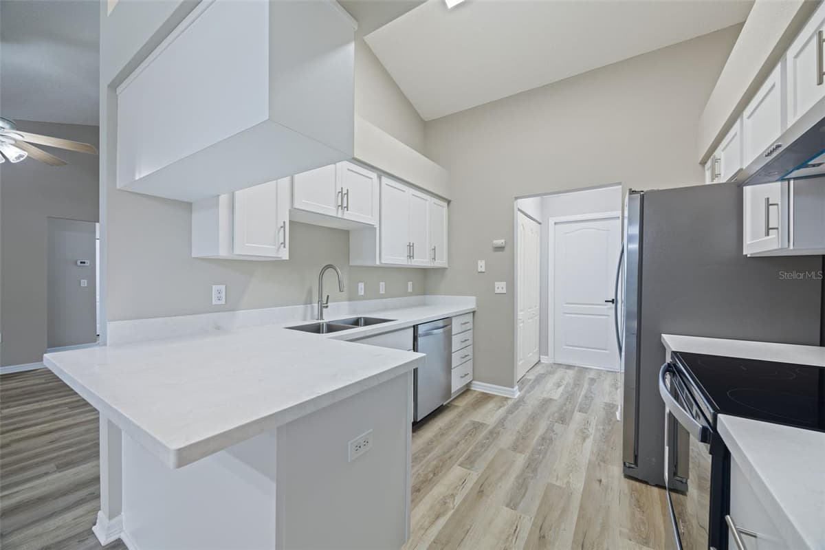 643 LAKEMONT DR — photo 18 of 43